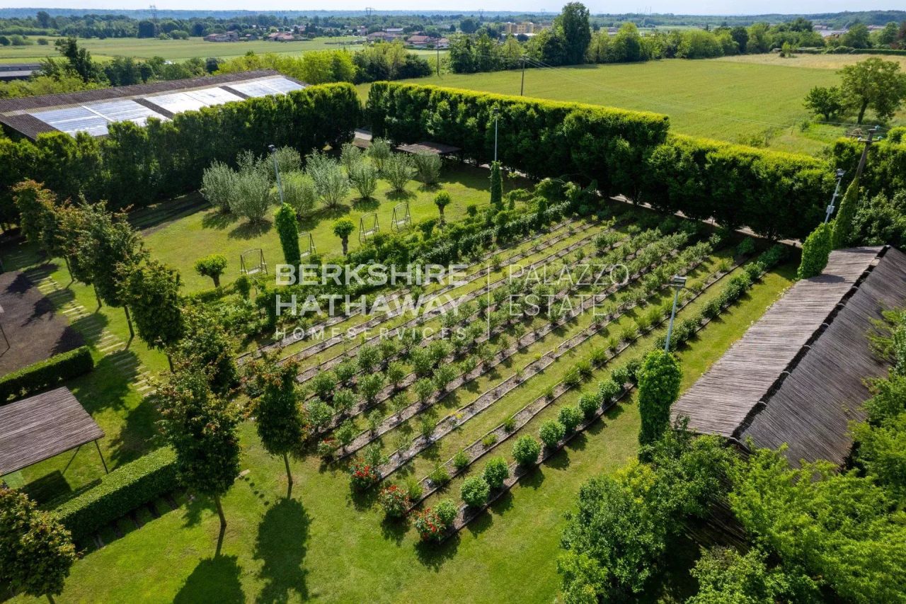 Domaine à Novare, Italie, 1 700 m² - image 17