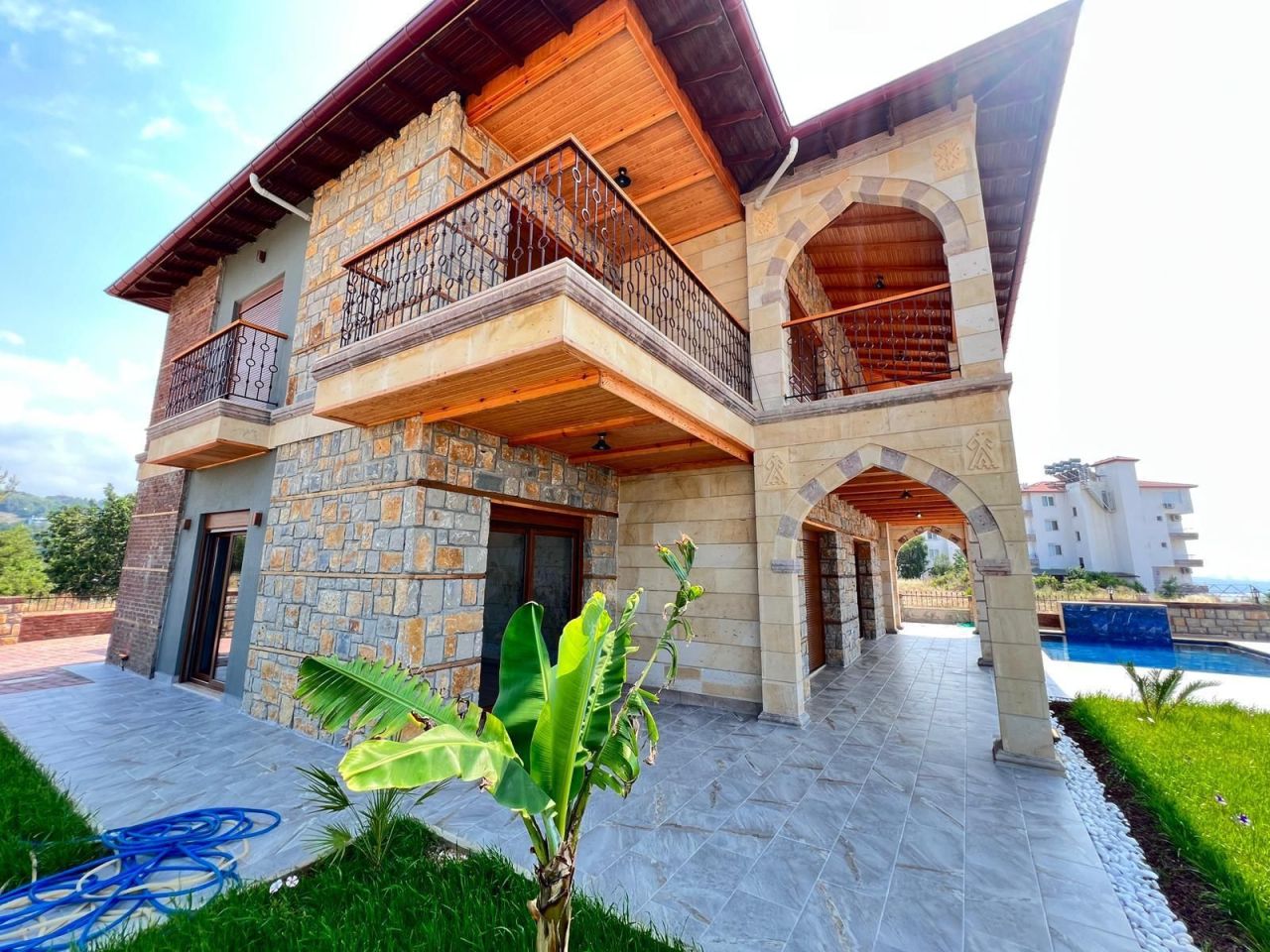 Villa en Okurcalar, Turquia, 439 m² - imagen 1