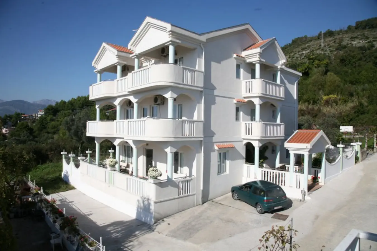 Hotel en Tivat, Montenegro, 570 m² - imagen 1