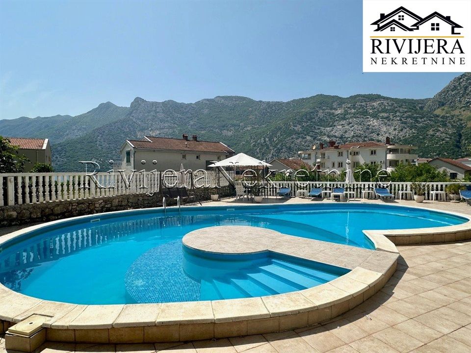 Piso en Risan, Montenegro, 130 m² - imagen 1