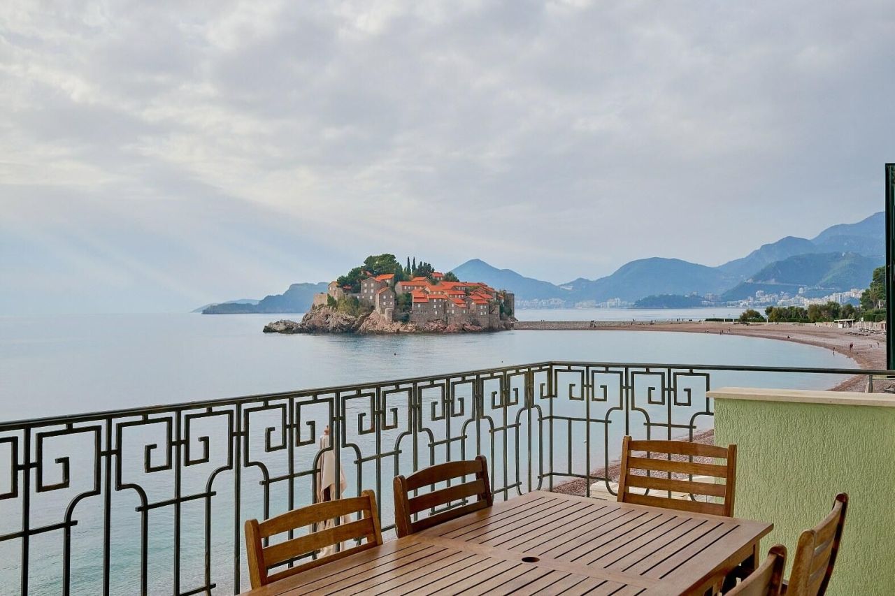 Appartement à Sveti Stefan, Monténégro, 131 m² - image 1