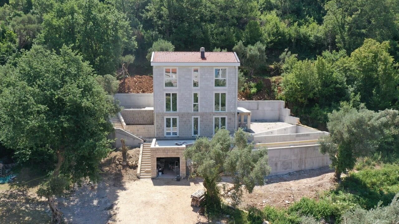 Casa en Rezevici, Montenegro, 189 m² - imagen 1