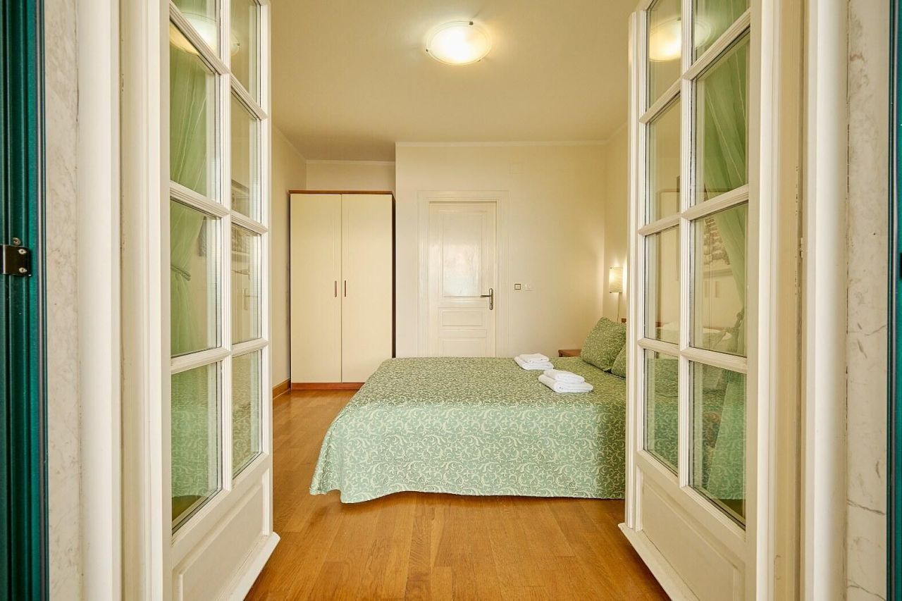 Flat in Sveti Stefan, Montenegro, 131 m² - picture 12