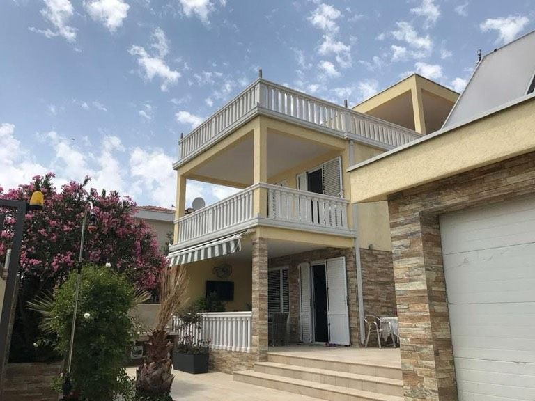 Casa en Dobra Voda, Montenegro, 300 m² - imagen 1