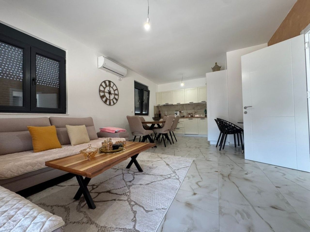 House in Bar, Montenegro, 200 m² - picture 2