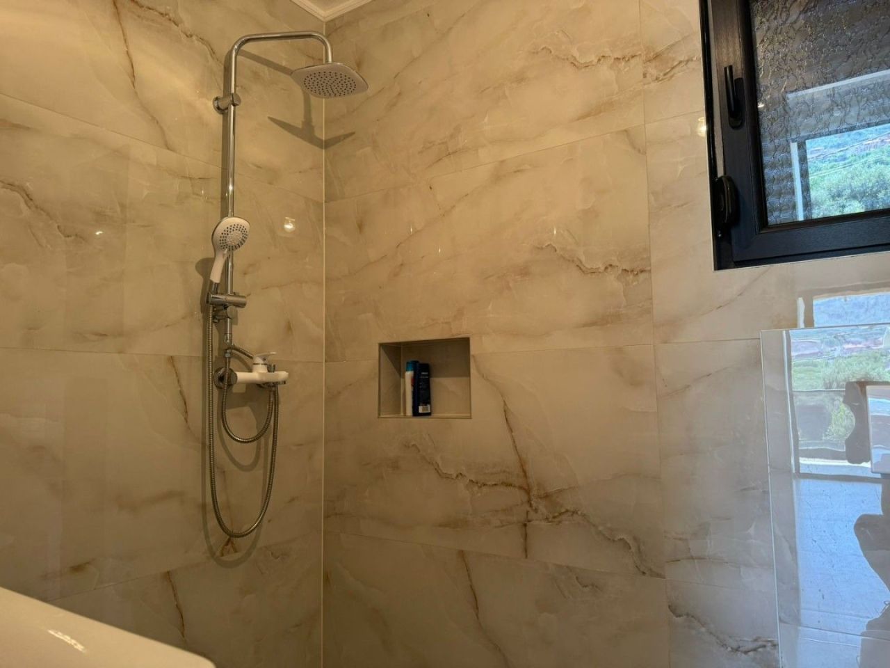 House in Bar, Montenegro, 200 m² - picture 7