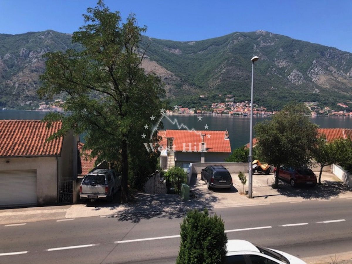 Maison à Dobrota, Monténégro, 250 m² - image 1