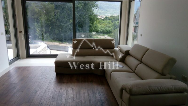 Casa en Tivat, Montenegro, 470 m² - imagen 1