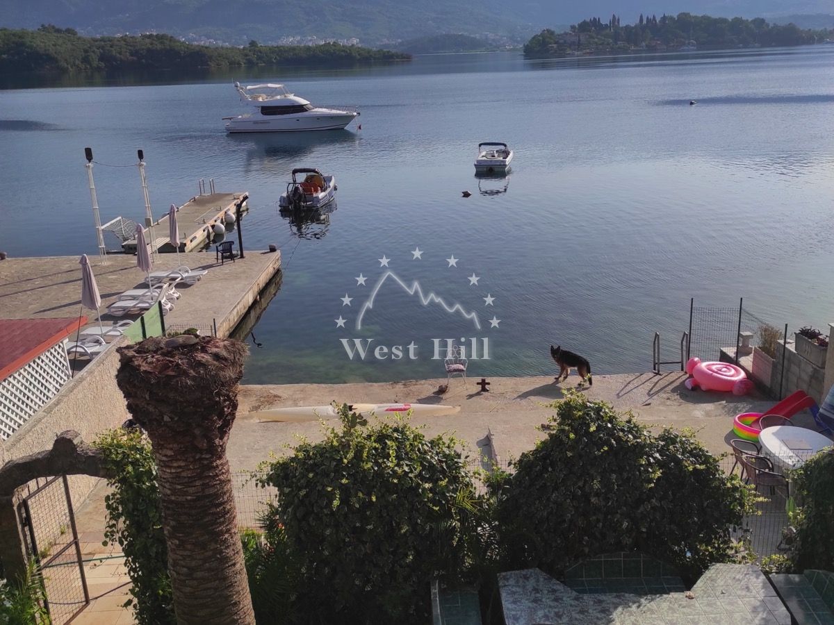Haus in Krtole, Montenegro, 387 m² - Foto 1