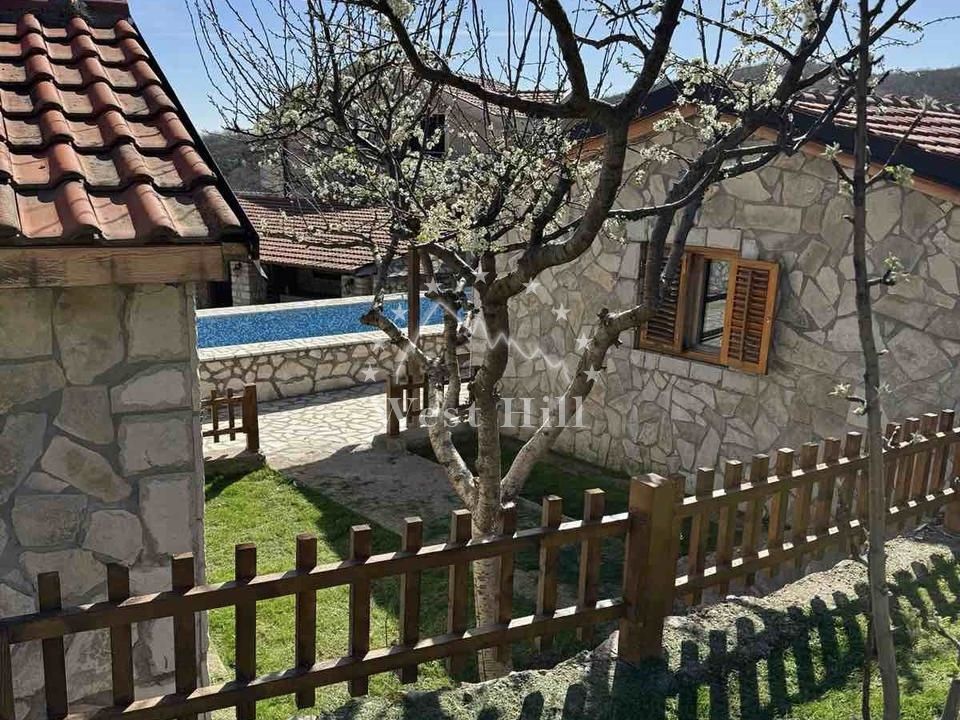 Hotel in Markovici, Montenegro, 1 100 m² - picture 1
