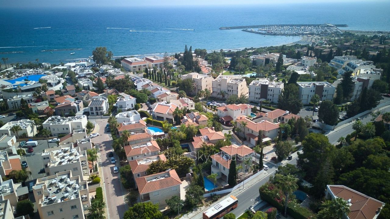 Villa in Limassol, Zypern, 214 m² - Foto 1