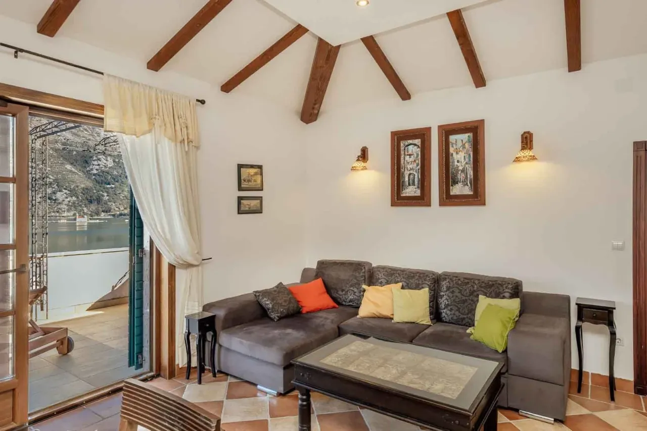 Piso en Kotor, Montenegro, 92 m² - imagen 9