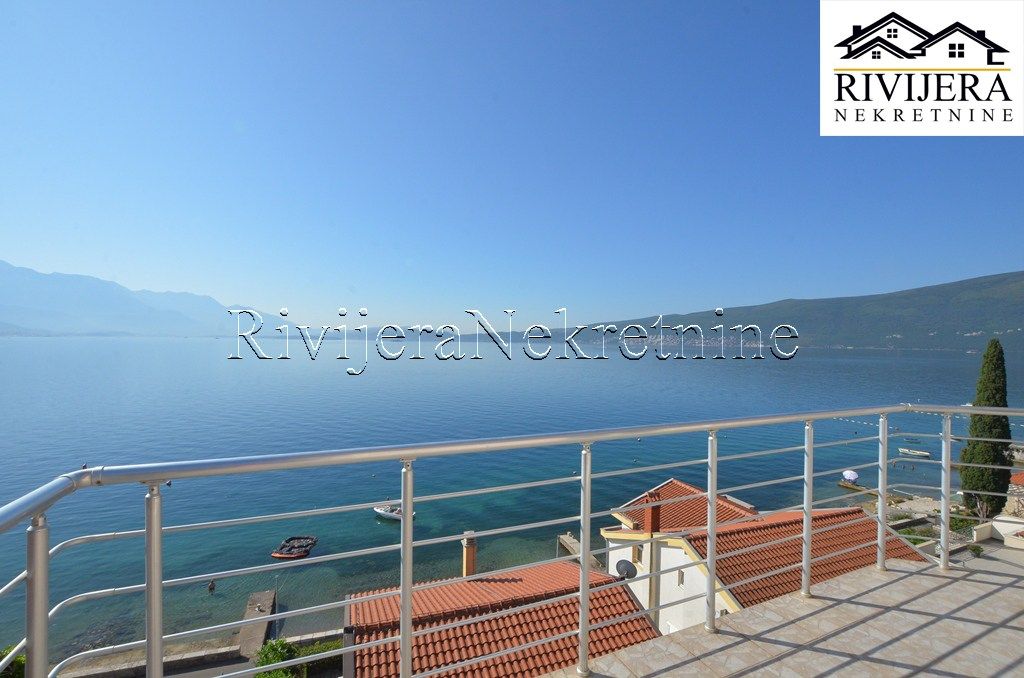 Flat in Herceg-Novi, Montenegro, 50 m² - picture 1