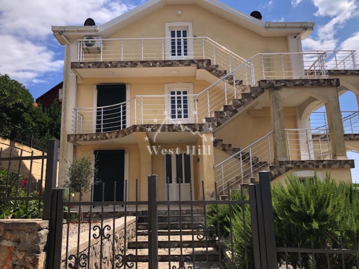 Maison à Krimovica, Monténégro, 360 m² - image 1