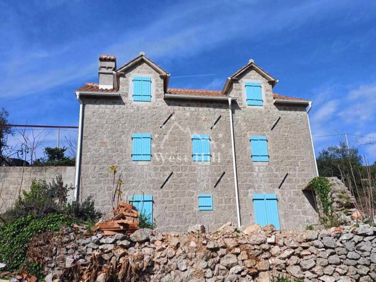 Maison à Krimovica, Monténégro, 140 m² - image 1
