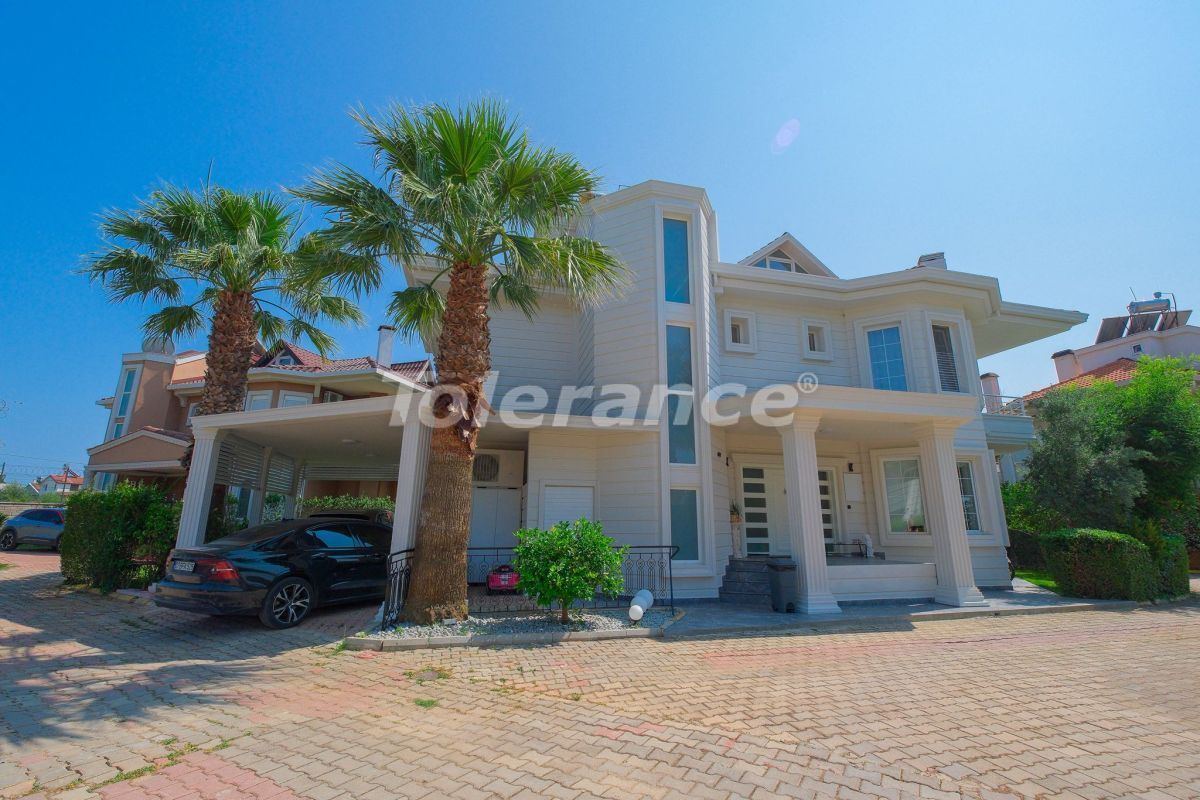 Villa in Antalya, Türkei, 350 m² - Foto 1