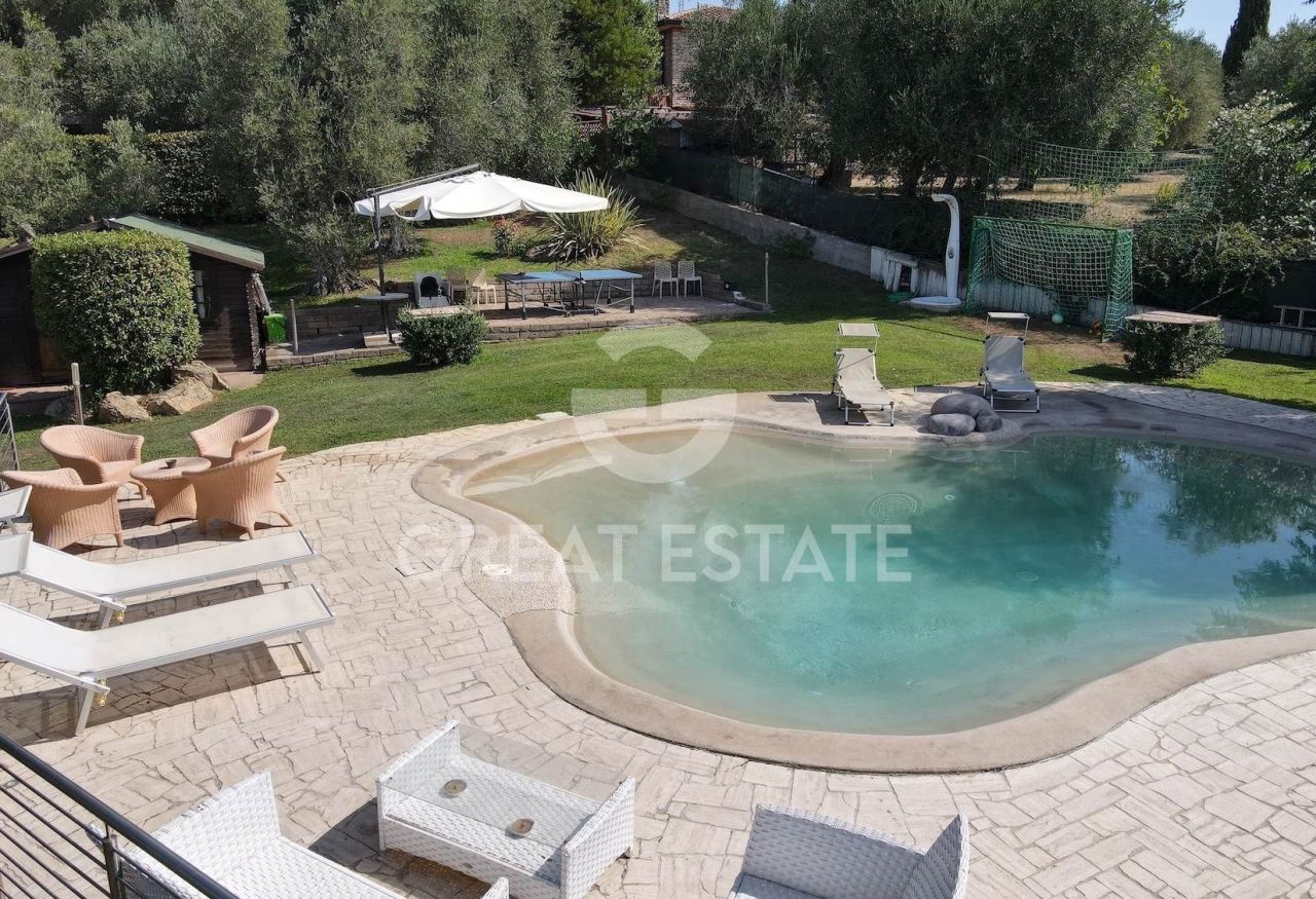 Villa in Suvereto, Italy, 246.25 m² - picture 1