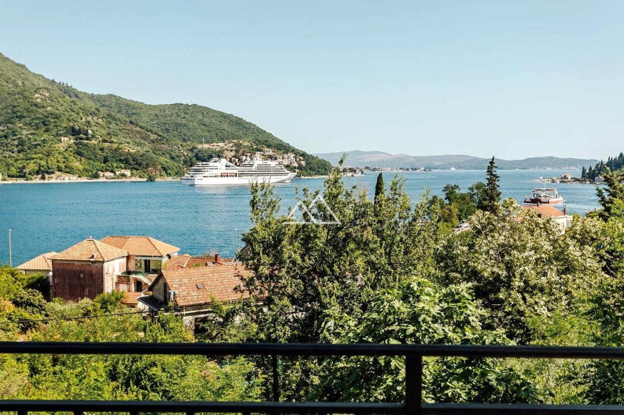 Piso en Kamenari, Montenegro, 96 m² - imagen 1