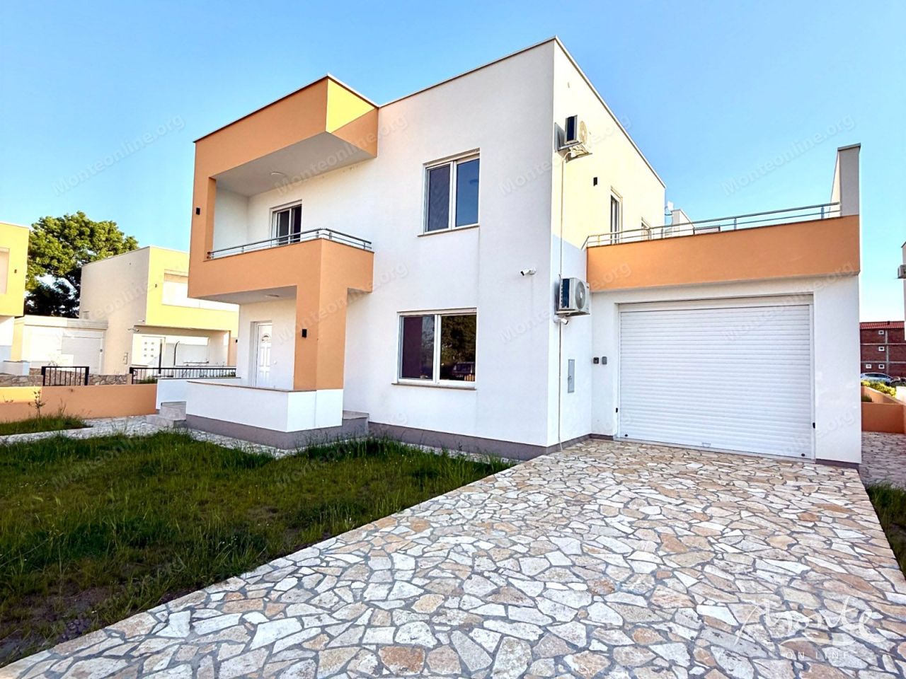 Villa in Ulcinj, Montenegro, 160 m² - picture 1
