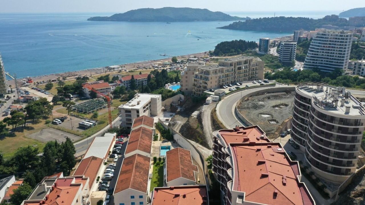 Piso en Becici, Montenegro, 61 m² - imagen 2