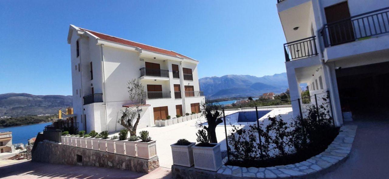 Appartement à Tivat, Monténégro, 48 m² - image 1