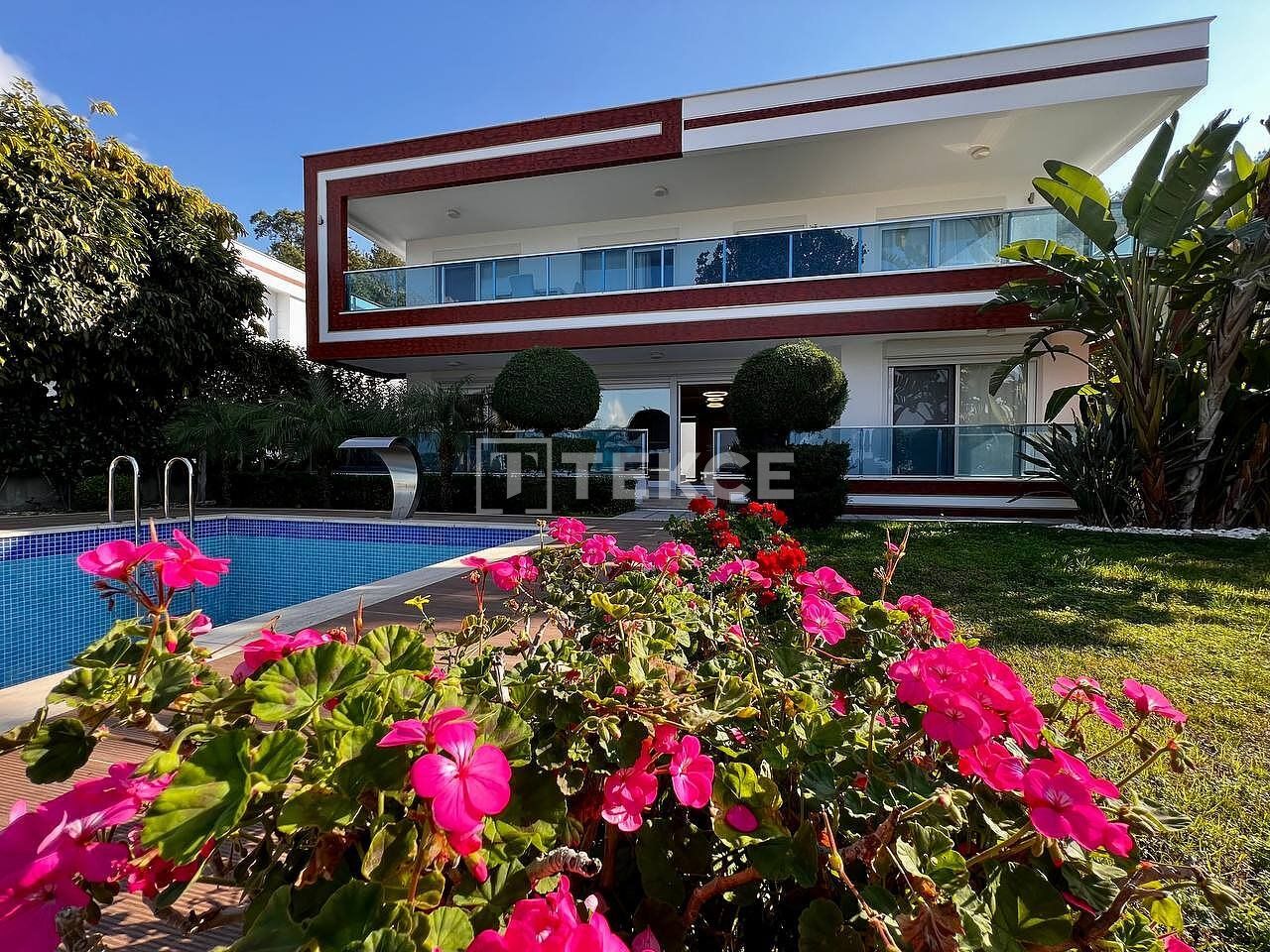Villa in Alanya, Türkei, 350 m² - Foto 1