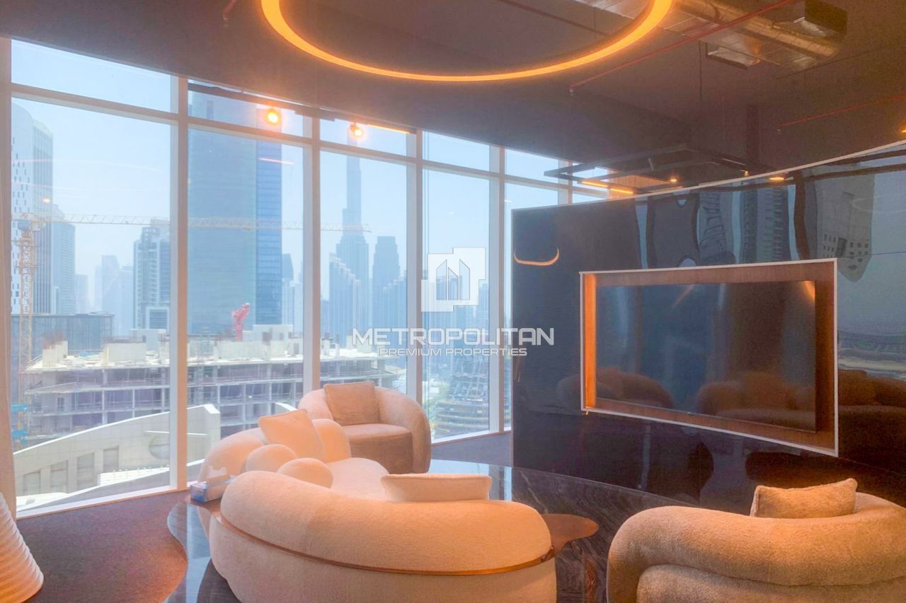 Bureau à Dubaï, EAU, 84 m² - image 1