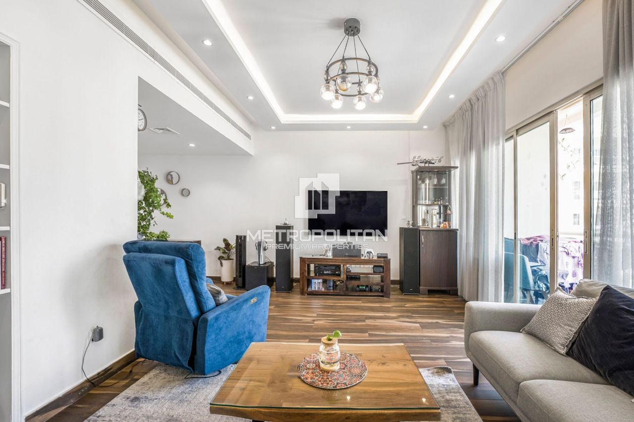 Apartment in Dubai, UAE, 120 m² - picture 1