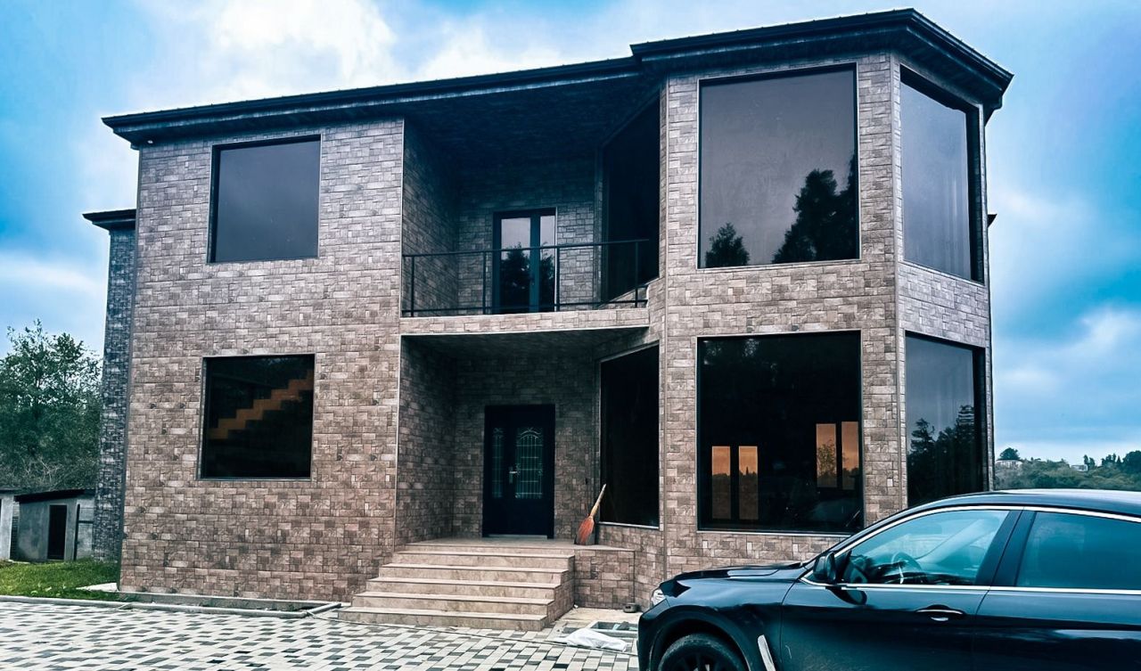 Haus in Batumi, Georgien, 400 m² - Foto 1