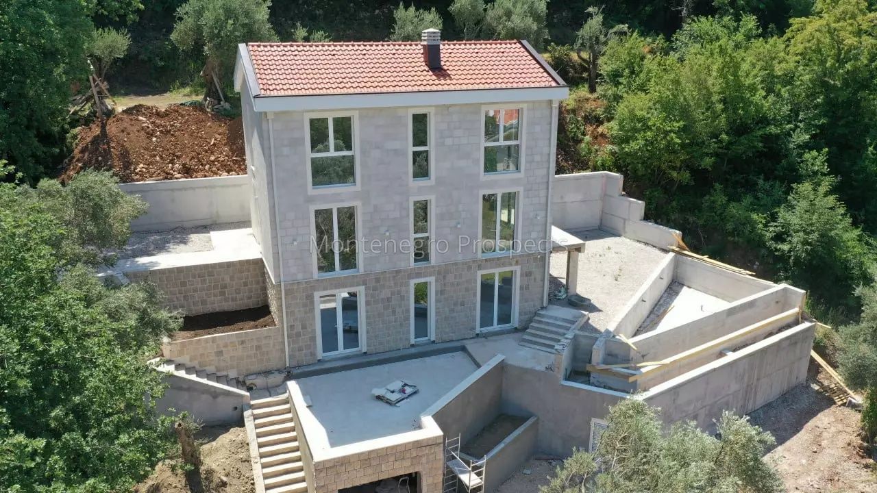 Villa en Rezevici, Montenegro, 189 m² - imagen 1