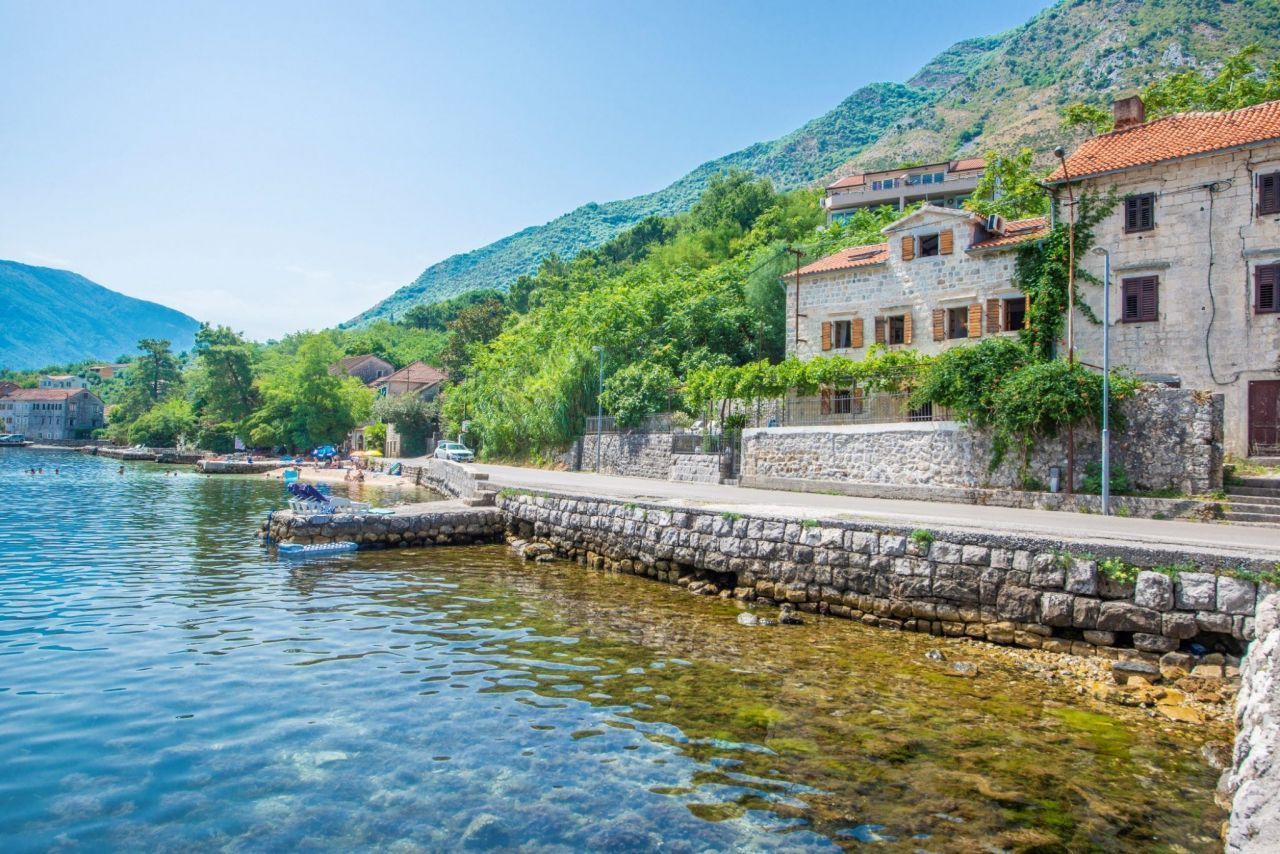Villa in Kotor, Montenegro, 168 m² - Foto 1