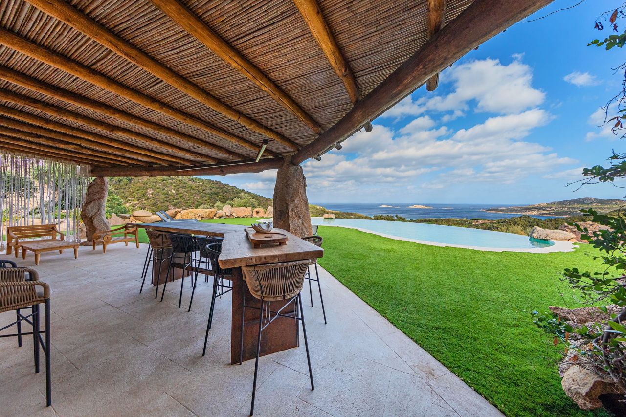 Villa in Porto Cervo, Italy, 350 m² - picture 1