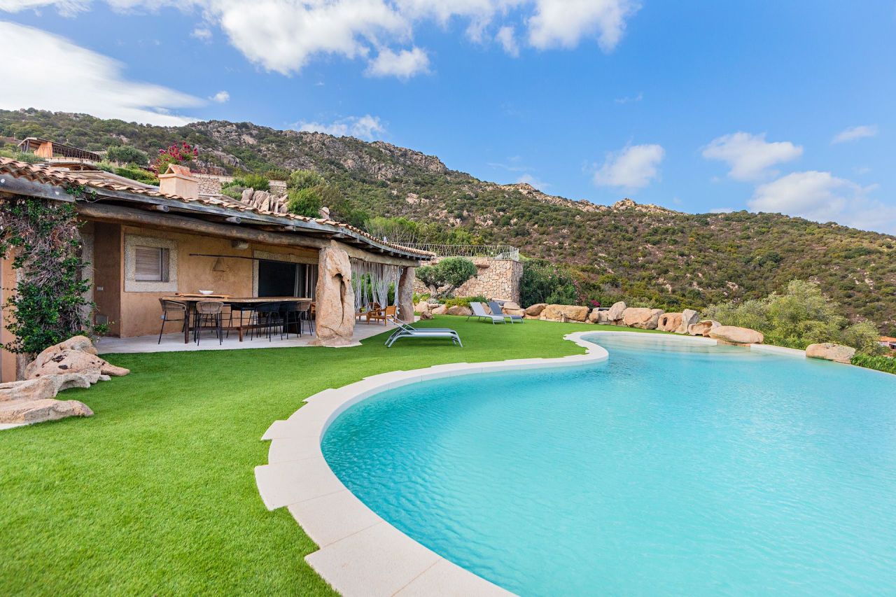 Villa in Porto Cervo, Italy, 350 m² - picture 5
