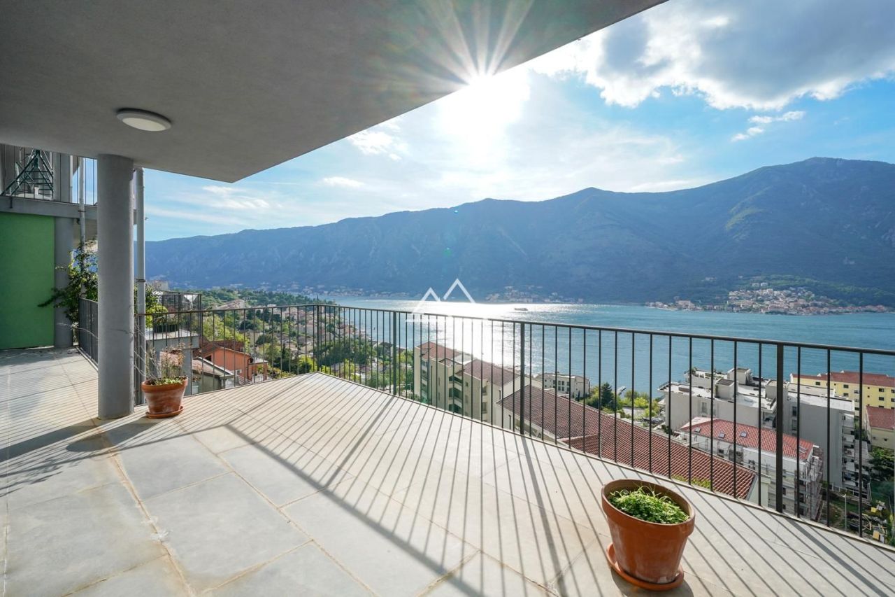 Apartamento en Dobrota, Montenegro, 158 m² - imagen 1