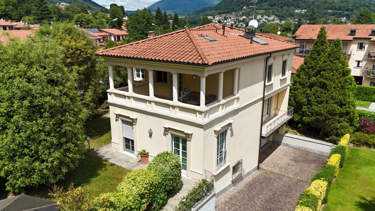 Villa en Varese, Italia, 350 m² - imagen 1