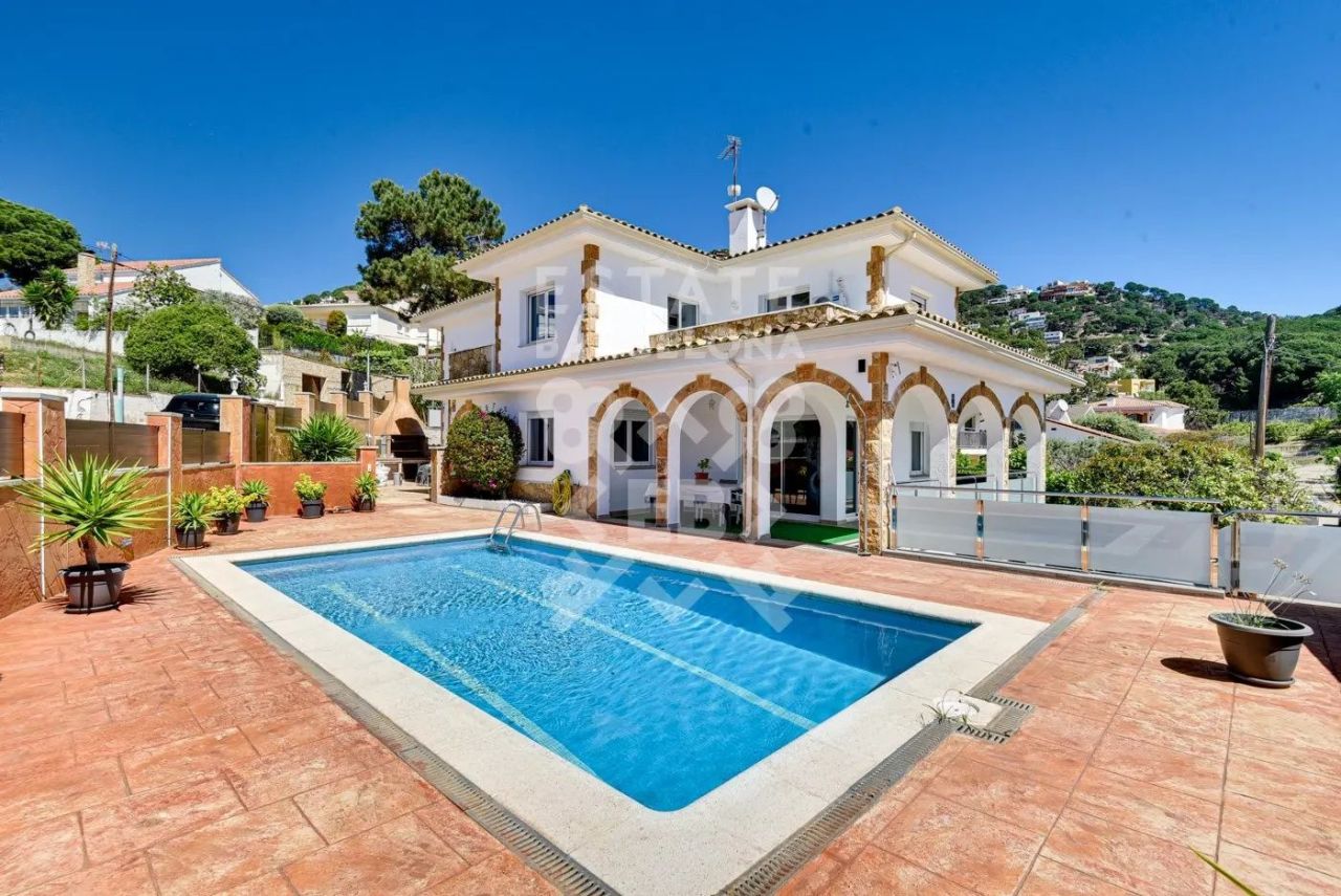 Villa en Lloret de Mar, España, 408 m² - imagen 2