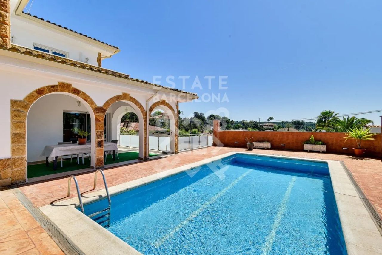 Villa en Lloret de Mar, España, 408 m² - imagen 3