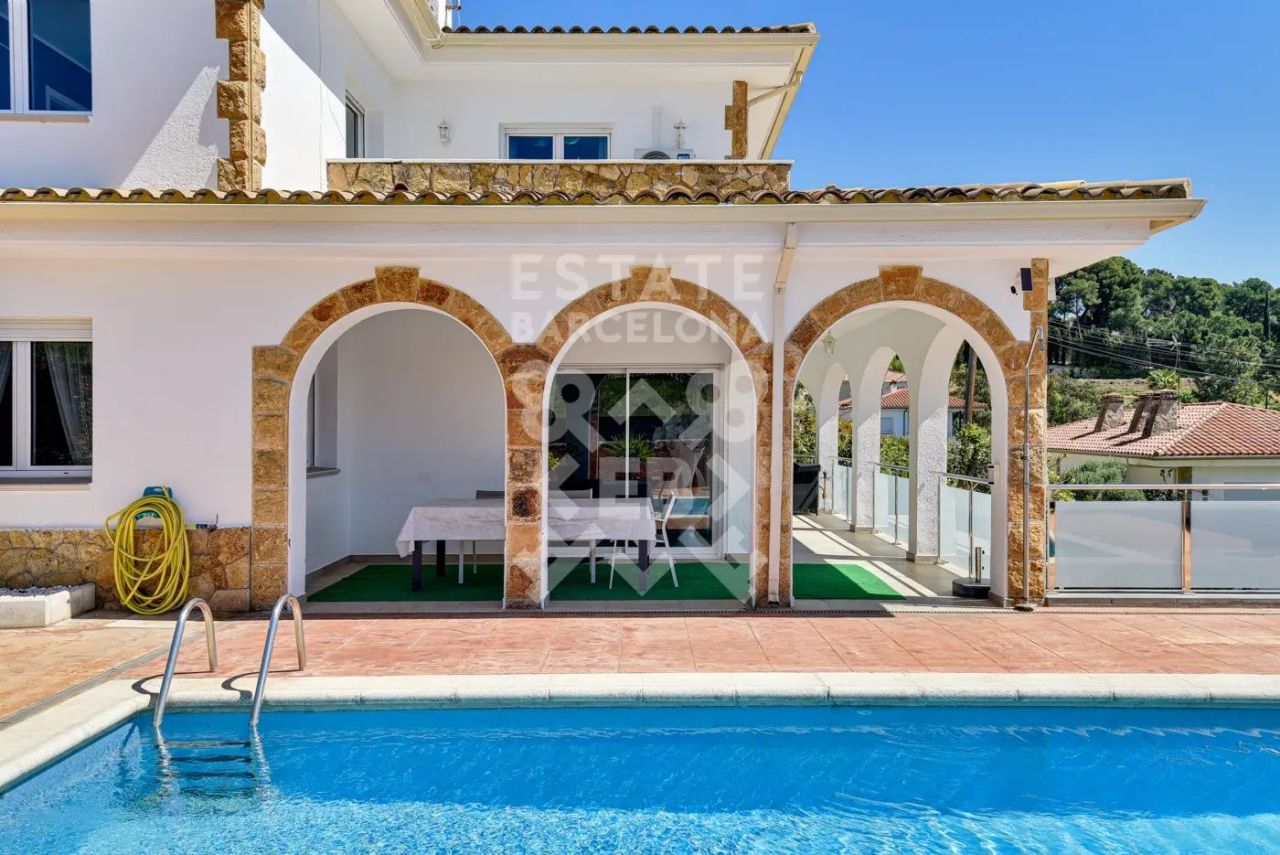 Villa en Lloret de Mar, España, 408 m² - imagen 1