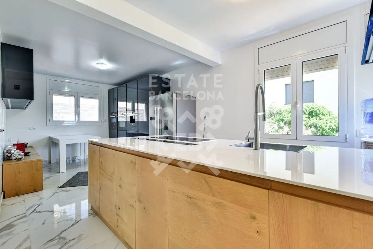 Villa en Lloret de Mar, España, 408 m² - imagen 12