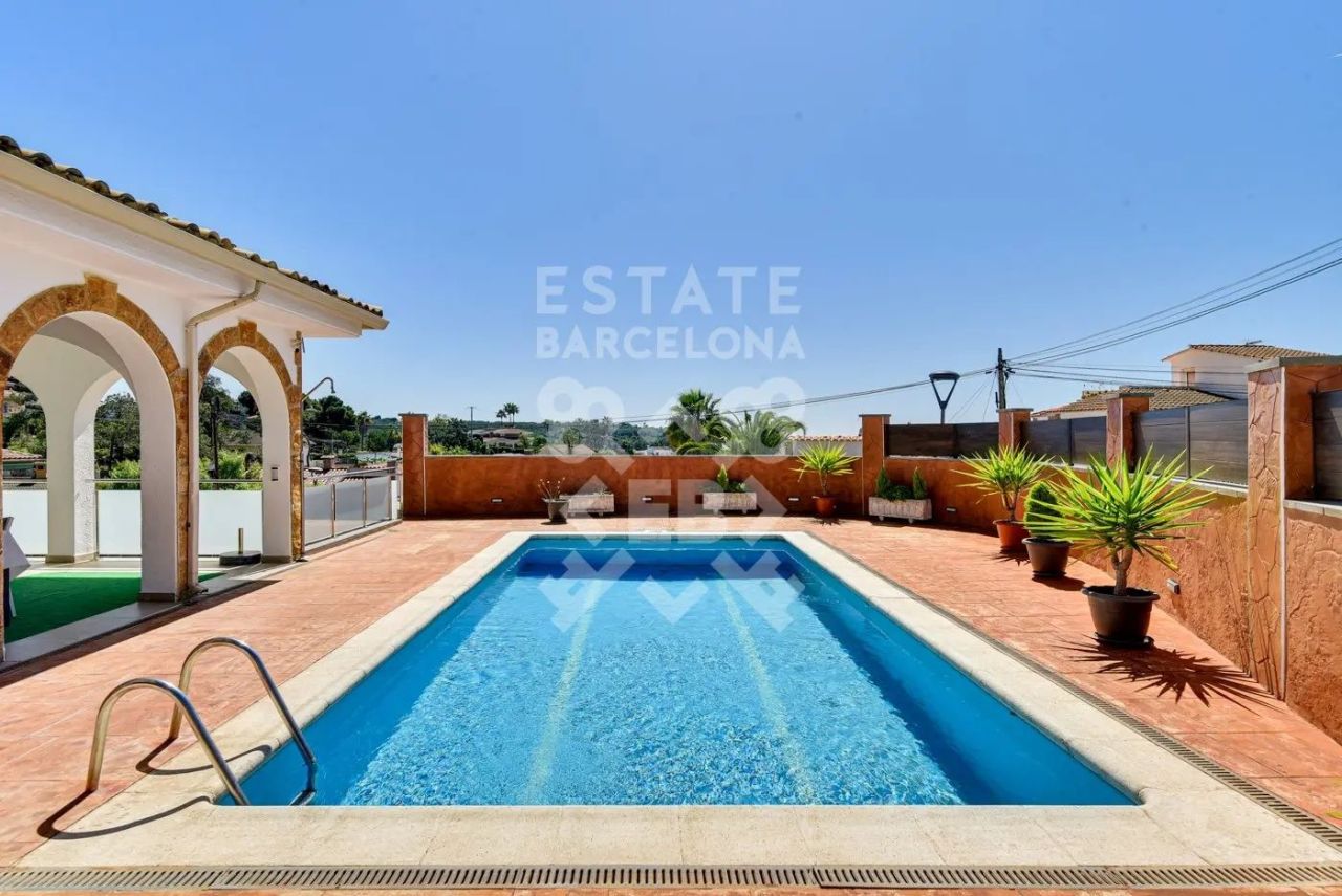 Villa en Lloret de Mar, España, 408 m² - imagen 4