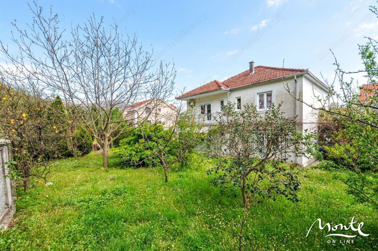 Casa en Herceg-Novi, Montenegro, 181 m² - imagen 1