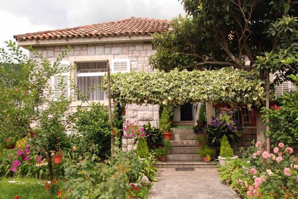 Casa en Herceg-Novi, Montenegro, 160 m² - imagen 1