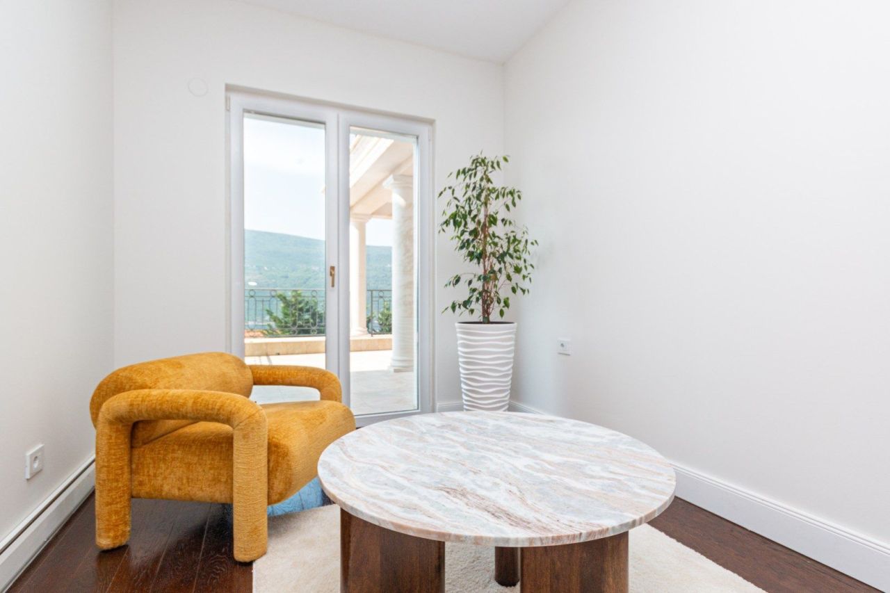 Flat in Herceg-Novi, Montenegro, 133.8 m² - picture 4