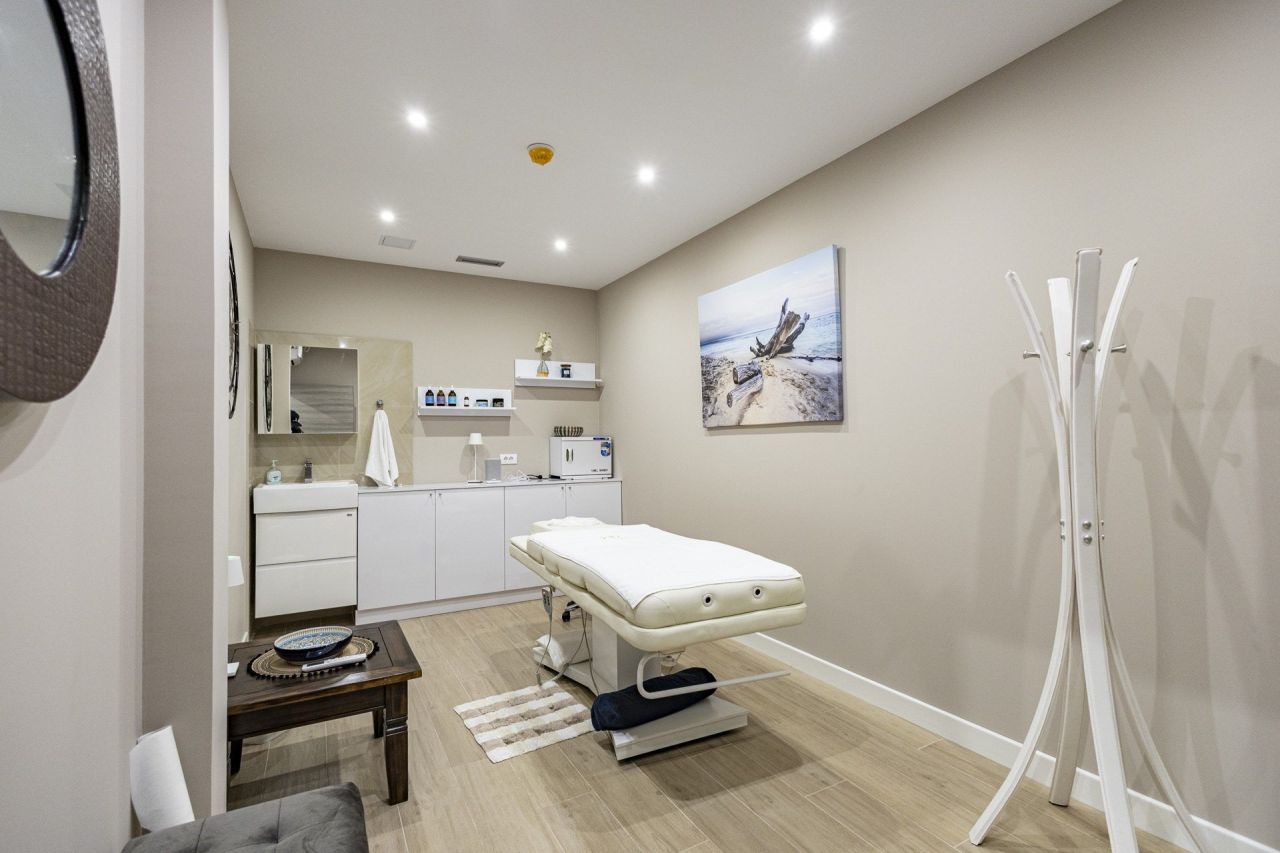 Flat in Herceg-Novi, Montenegro, 133.8 m² - picture 9