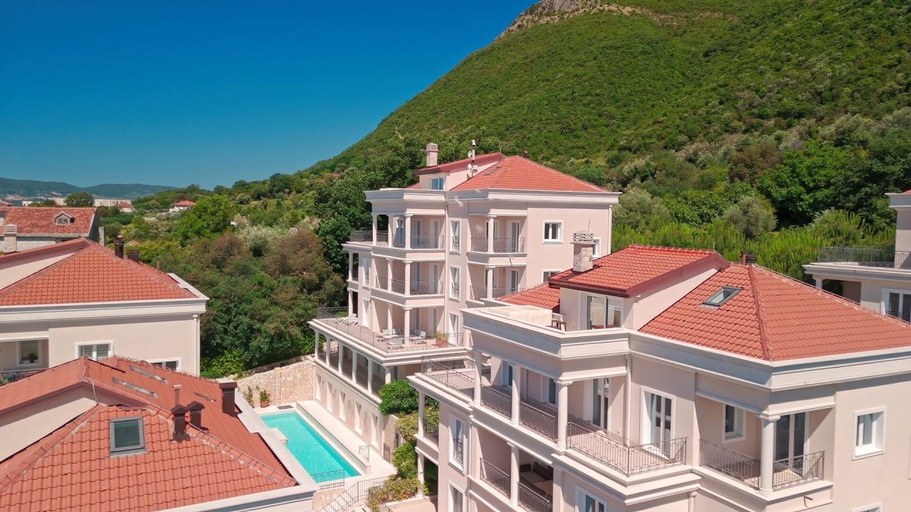 Flat in Herceg-Novi, Montenegro, 133.8 m² - picture 1