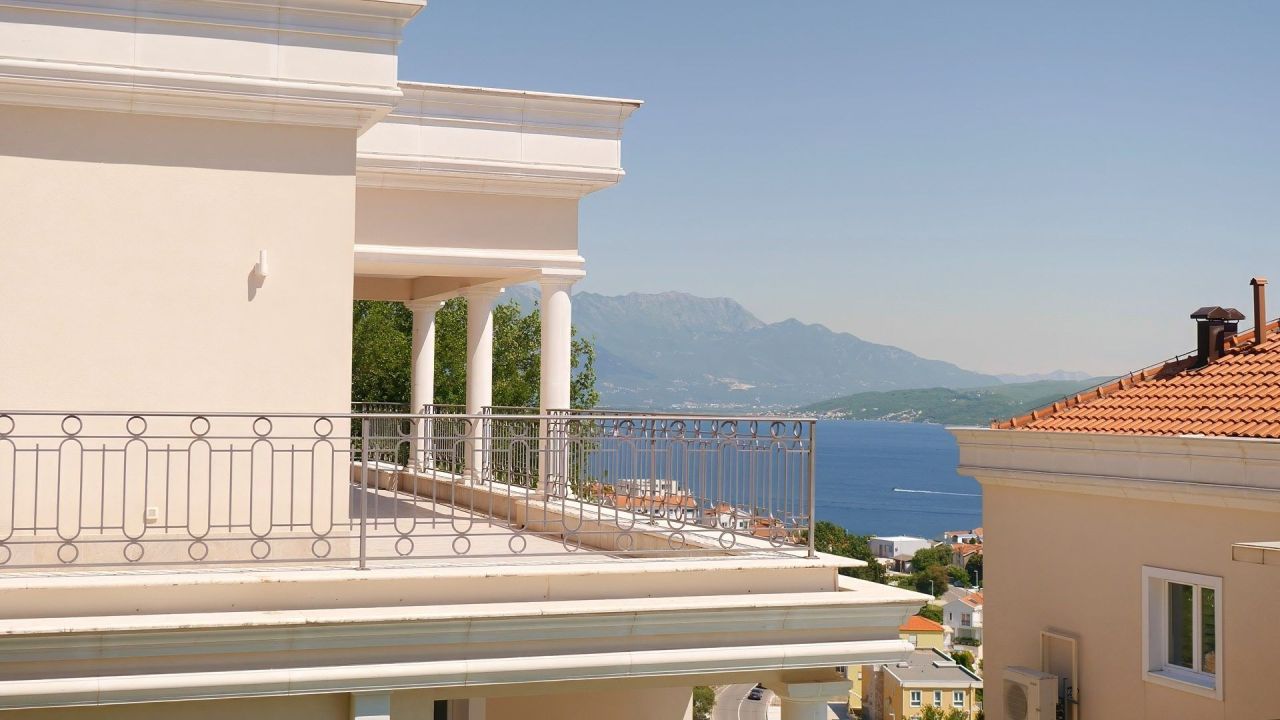 Wohnung in Herceg-Novi, Montenegro, 179.6 m² - Foto 1