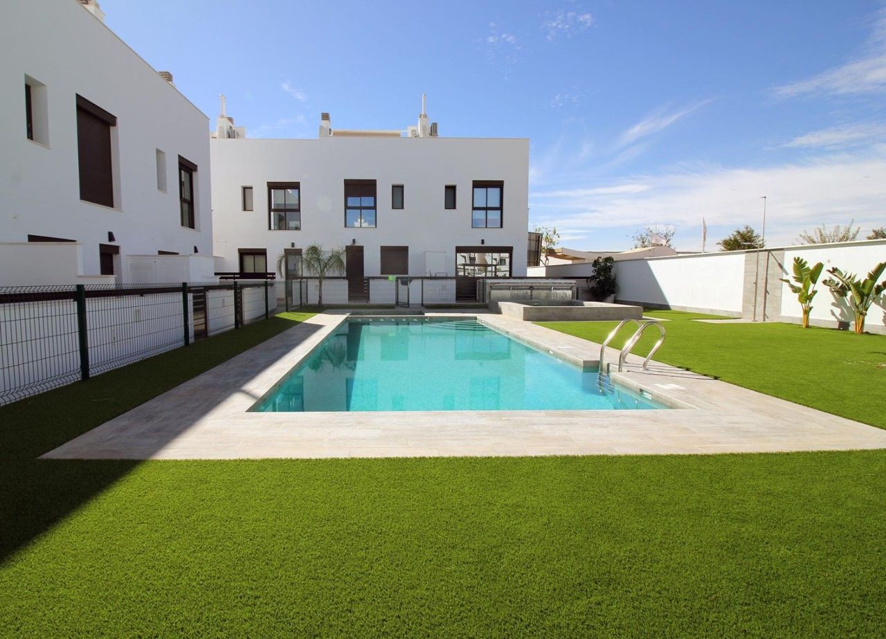 Chalet en Pilar de la Horadada, España, 114 m² - imagen 1