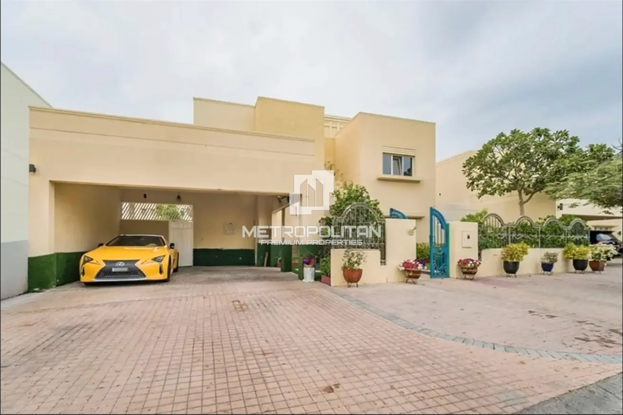 Villa en Dubái, EAU, 372 m² - imagen 1