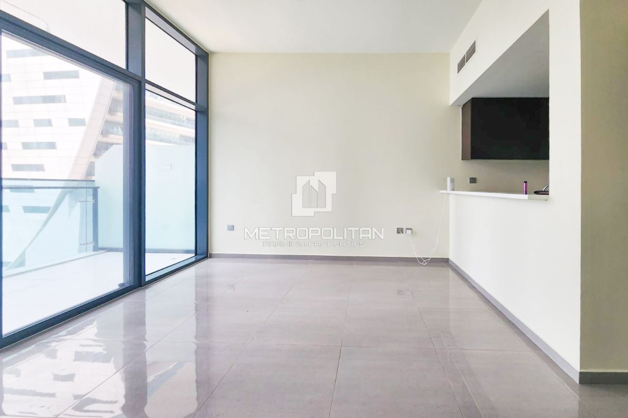 Apartment in Dubai, UAE, 60 m² - picture 1