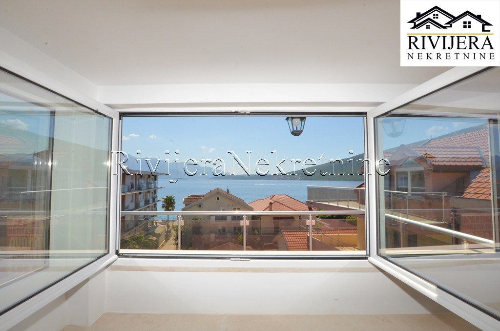 Appartamento a Herceg-Novi, Montenegro, 109 m² - foto 1